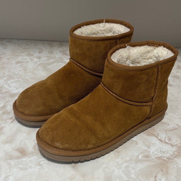 Koolaburra Shoes - Koolaburra by UGG boots size 8